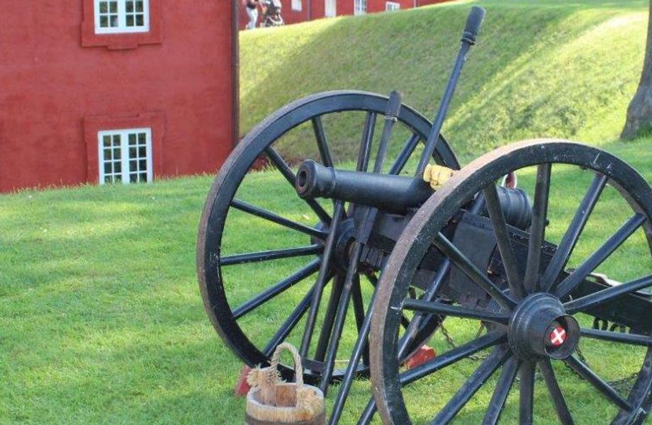 Kastellet med voldene - et herligt område, der oser af historie! Og som det ses er nærsikringen helt klar ...